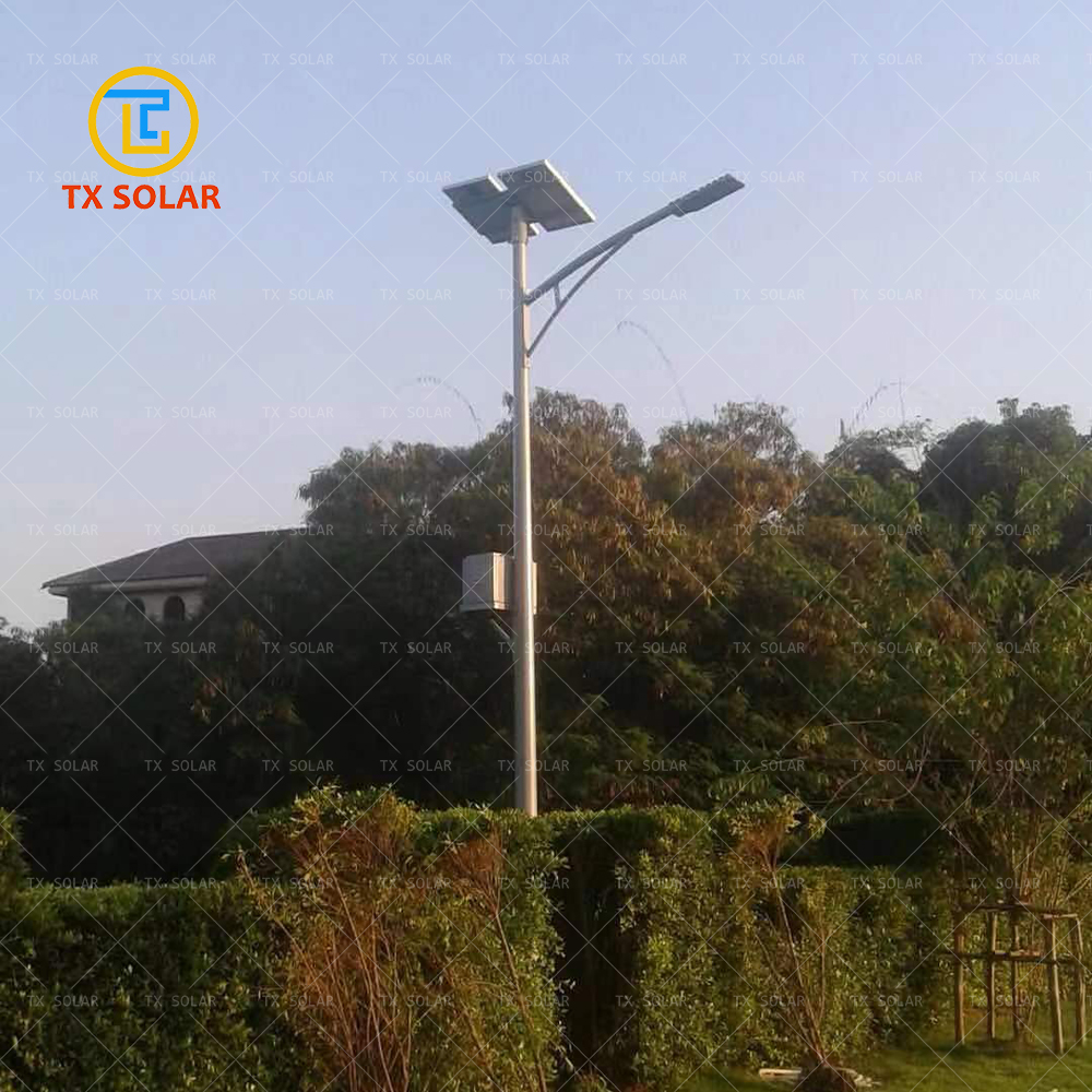 7M 40W Solar Parking Lot Light with Hexagonal Pole Compatibility