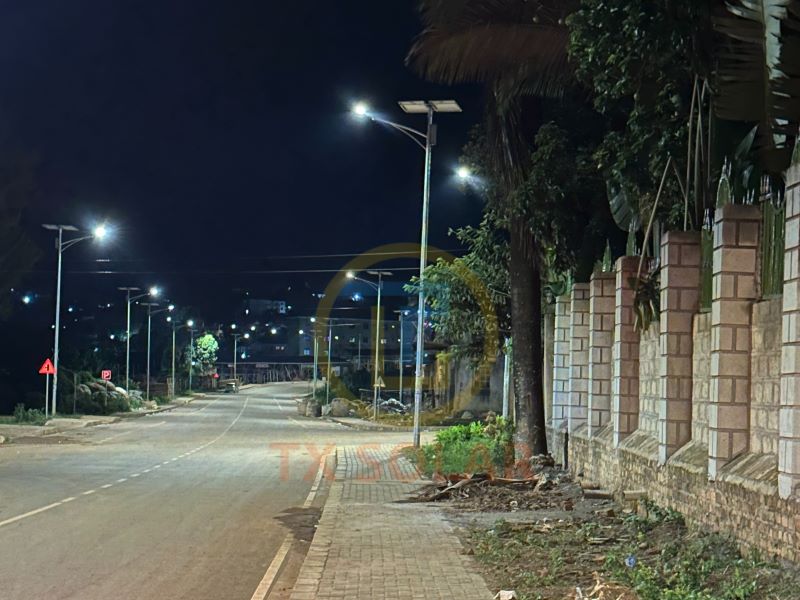 Split type photovoltaic street lamp